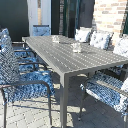 In Mit Kleinem Garten By Interhome Feriehus